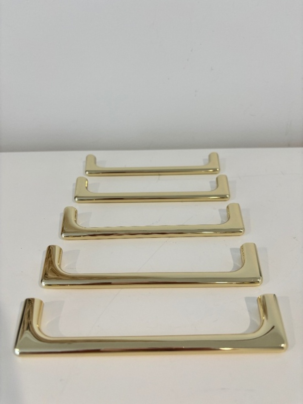 SET OF FIVE gold toned metal drawer handles dresser pulls w/screws 5.25" wide